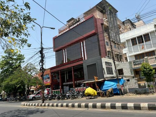 इंदिरा नगर में शेखर अस्पताल है। ऋचा मिश्रा और डॉ. सचान इस अस्पताल के डायरेक्टर हैं।