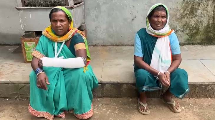 मारपीट की घटना से महिलाओं के हाथ में गंभीर चोट पहुंची है।