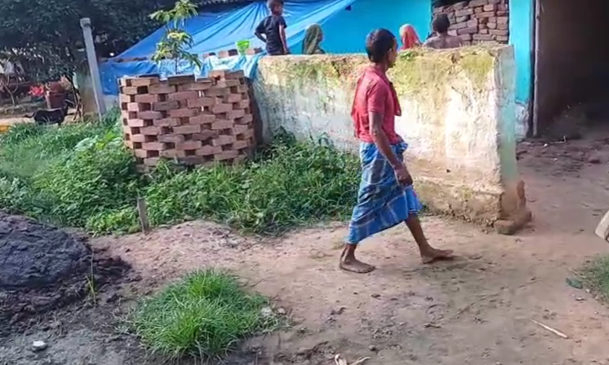 इसी घर में देर रात घर में घुसा था प्रेमी।