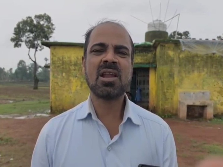 हेडमास्टर बोले- कई बार गुहार लगाई, नहीं मिली स्कूल भवन की स्वीकृति