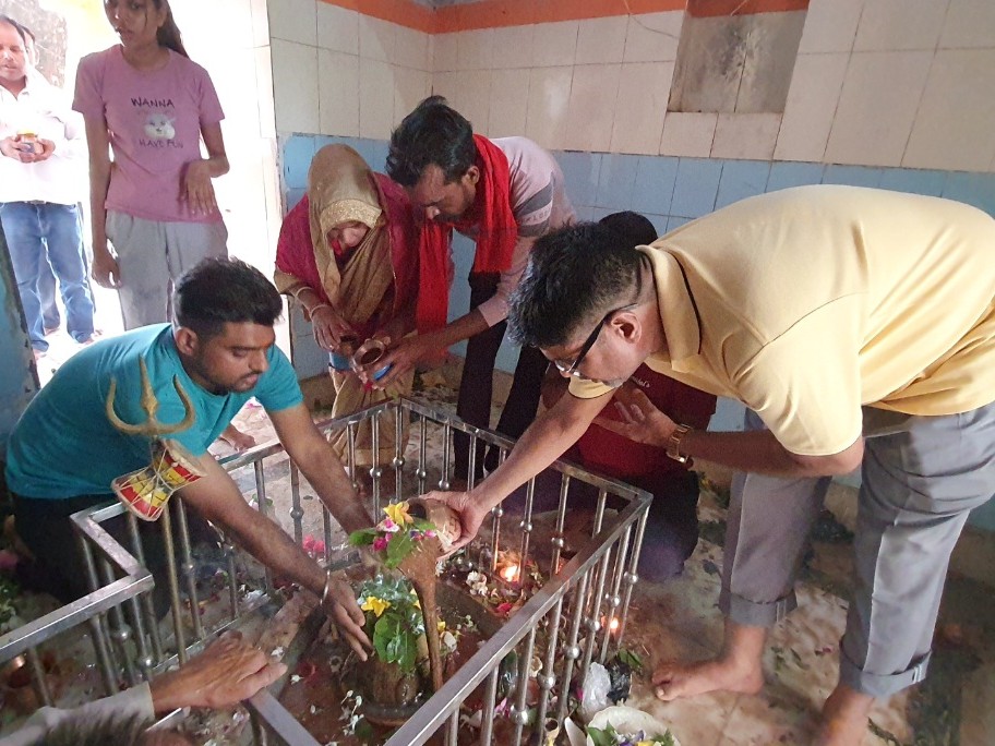 Barkhandi On the first Monday of Sawan, devotees gathered in Shri Barkhandi Nath ...