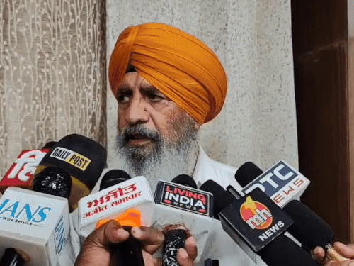 धमकी के बारे में जानकारी देते SGPC के मेंबर कुलवंत सिंह मनन।