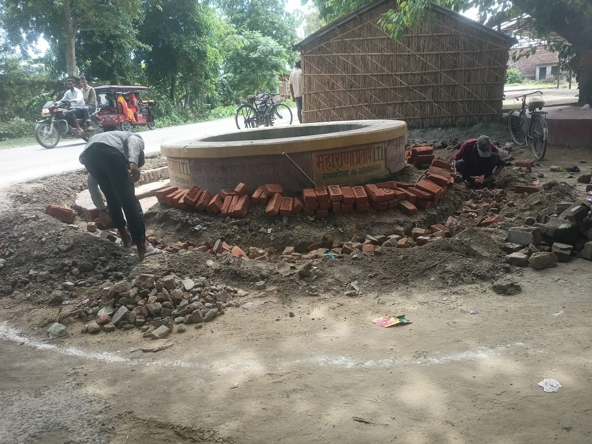 Ban on beautification of the well of Shiv Mandir | शिव मंदिर के कुएं के ...