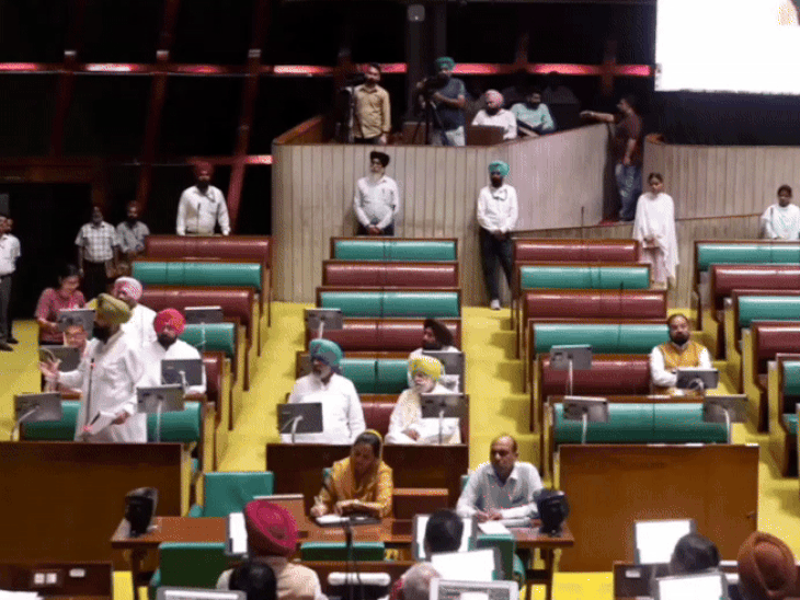 Congress MLA Pratap Singh Bajwa keeping his point during the Punjab Assembly session.