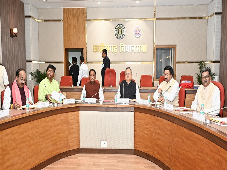 सत्र शुरू होने से पहले कार्यमंत्रणा समिति की बैठक हुई।