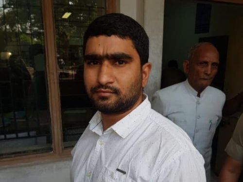 At one time Shahrukh was a special bright shooter of Mukhtar. He worked for the Mukhtar gang in West UP.