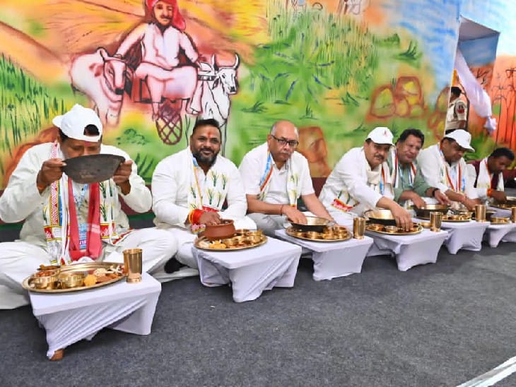 बोरे-बासी तिहार के आयोजन में पहुंचे लोगों ने 27 लाख का पानी पिया और 80 लाख की टोपी पहनी।