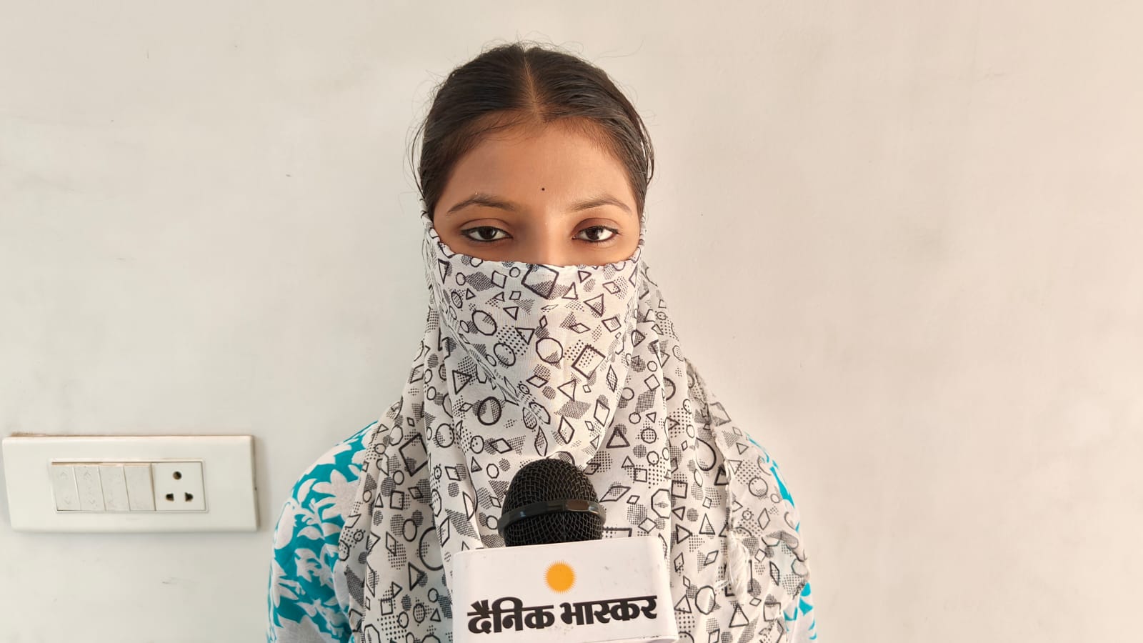 The victim said that Chhangur was met in Kanpur and Lucknow. She started crying after saying her words.