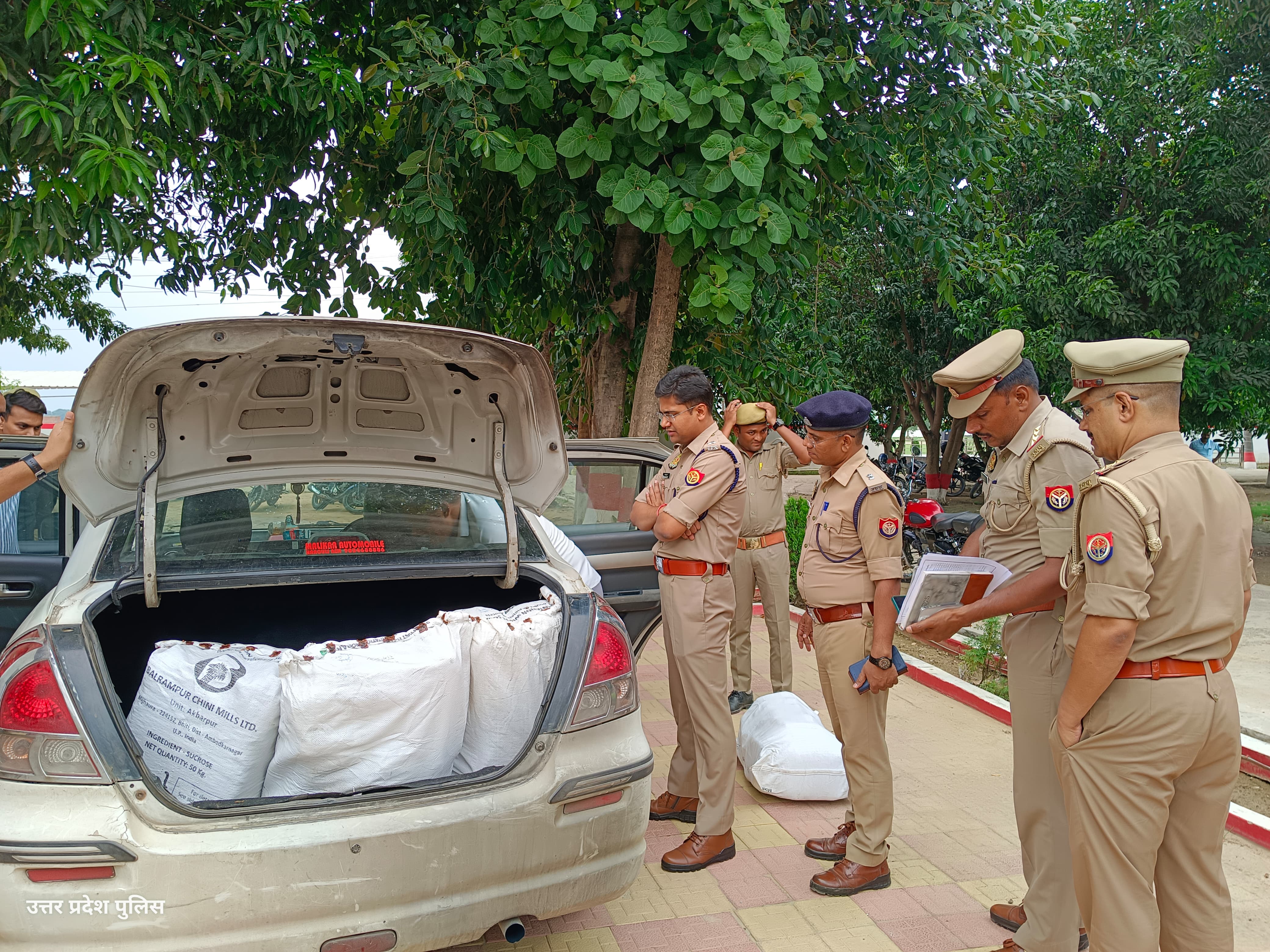 अंबेडकरनगर की पुलिस ने की गिरफ्तारी।