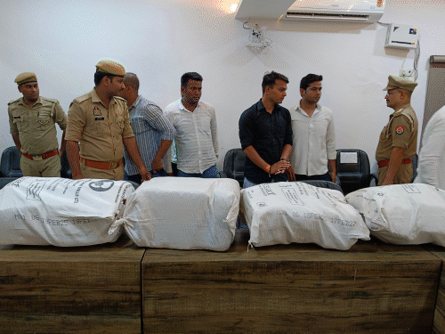 आजमगढ़ के गांजा तस्कर प्रधानाचार्य को अंबेडकरनगर पुलिस ने भेजा जेल।