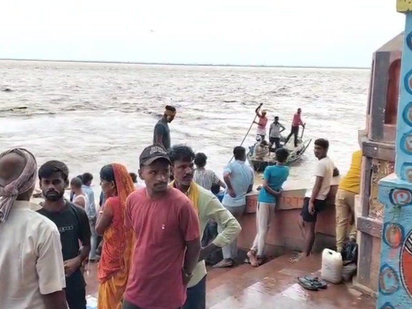 A young man drowned in the Ganges at Umanath Ghat in Patna | पटना के ...