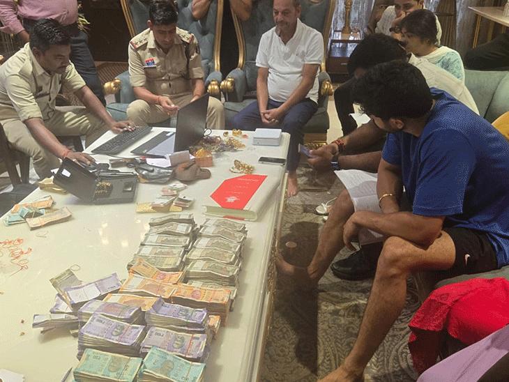 रायपुर के तोमर ब्रदर्स के घर से करोड़ों का माल जब्त किया गया है।