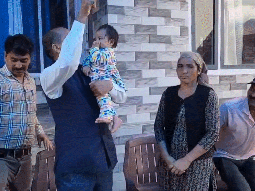 Little Nitika in the lap of Leader of Opposition Jairam Thakur.