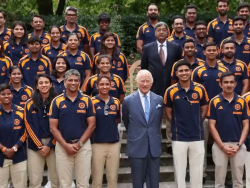 Indian Mains and Women's Cricket Team in a photo session with King Charles III. - Dainik Bhaskar