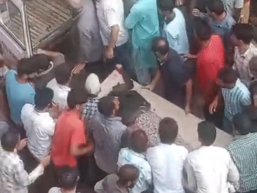 हादसे में 5 लोगों की मौत हो गई।