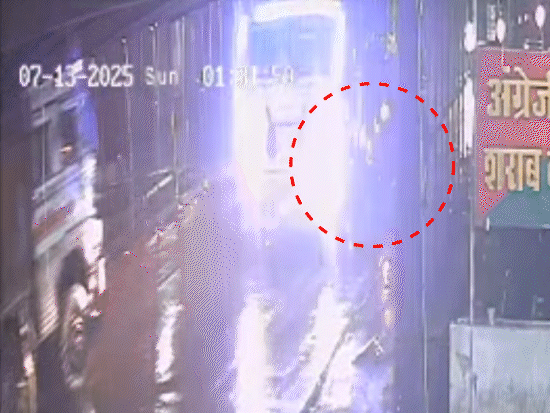 महज 20 सेकेंड में देवेंद्र के ऊपर से 3 ट्रक गुजर गए।