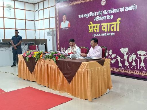 मंत्री कैलाश विजयवर्गीय ने कैबिनेट के फैसलों की मीडिया को जानकारी दी।