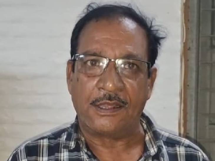 बिहारी लाल रजक,जिनकी शिकायत पर लोकायुक्त ने कार्रवाई की है।