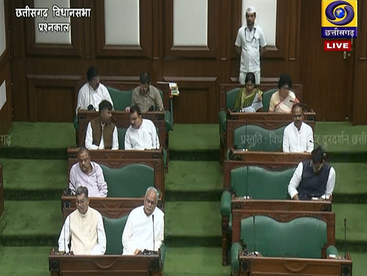 सत्र के पहले दिन की कार्रवाई में राजस्व विभाग से जुड़ा मुद्दा सदन में उठा था।