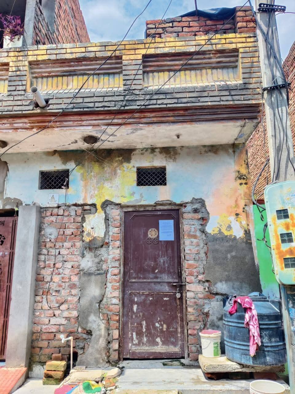 The administration has gone to the house of the deceased and pasted the notice.