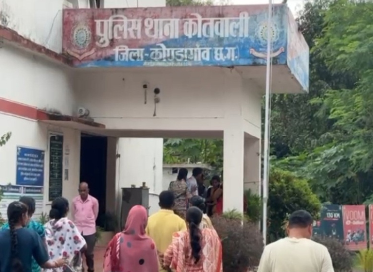 The Kondagaon police have claimed to leave the laborers.