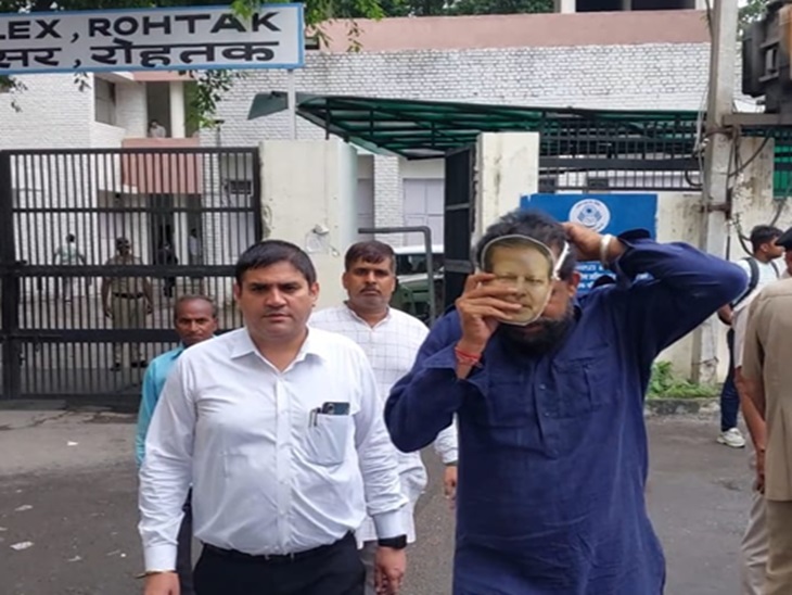 Rohtak Naveen Jaihind court wearing minister mask Minister Arvind ...