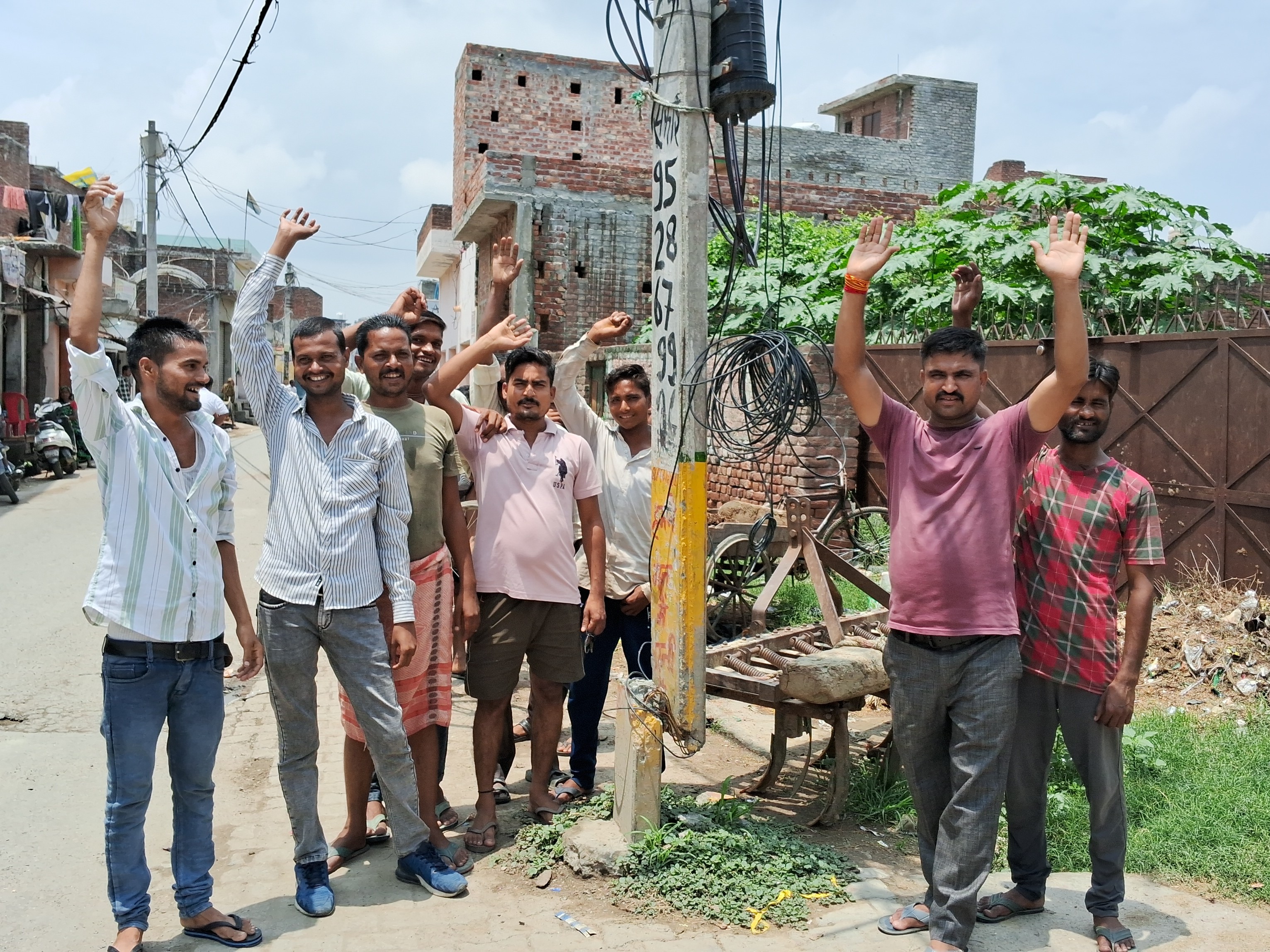 Demand to replace dilapidated electricity pole