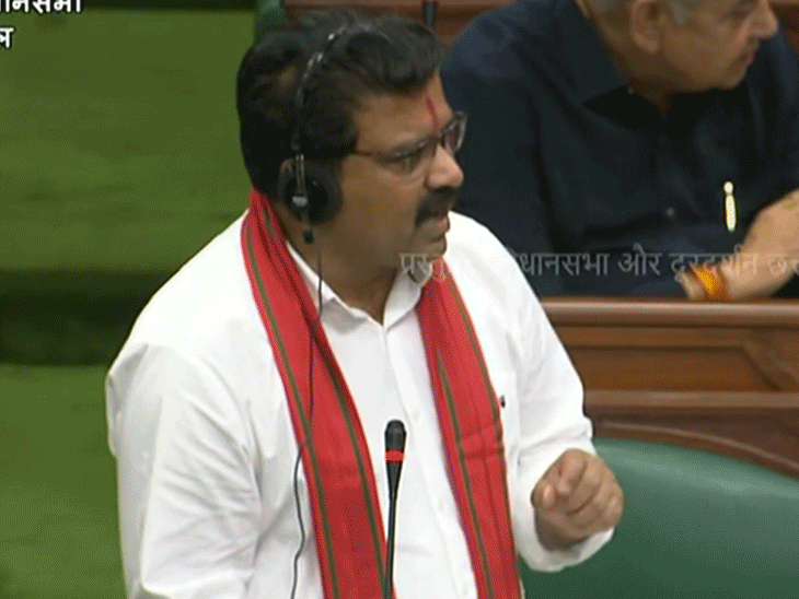 छत्तीसगढ़ विधानसभा में साइबर क्राइम पर बीजेपी विधायक और गृहमंत्री में जमकर बहस हुई।