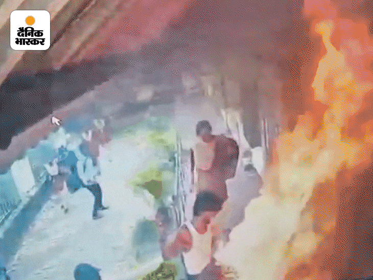 कॉलेज कैम्पस में ही अपराजिता ने खुद पर केरोसीन छिड़क कर आग लगा ली।