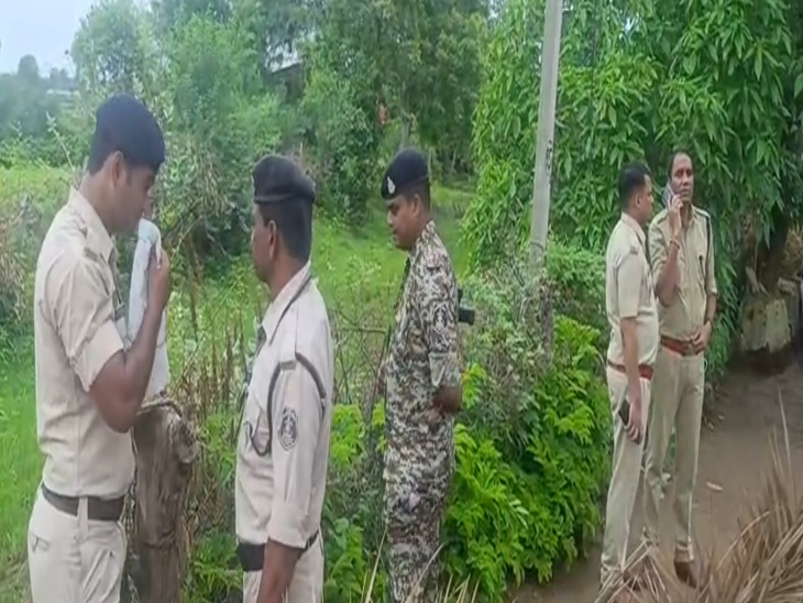 इस मामले में FSL, क्राइम ब्रांच की टीम जांच पड़ताल में जुटी है।