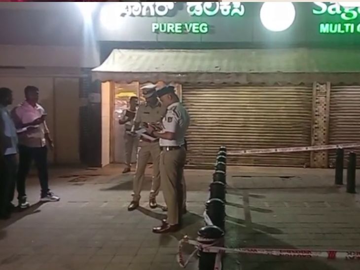 इसी होटल के सामने खड़े होकर अपने दोस्तों से बात कर रहा था शिवा बिकलू।