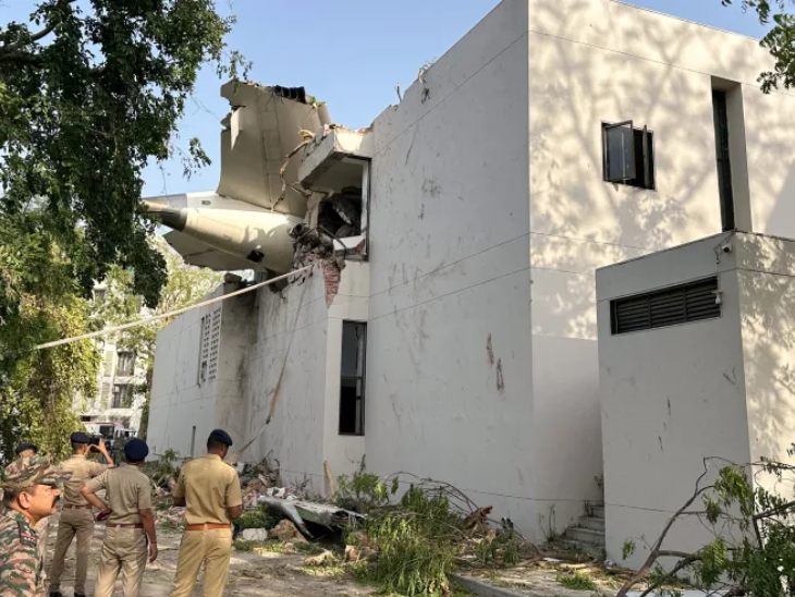 দুর্ঘটনার মূল প্রতিবেদন সম্পর্কে সরকার বলেছে যে এটি শেখানো হচ্ছে। বিষয়ে কোনও শব্দ বোঝা উচিত নয়।