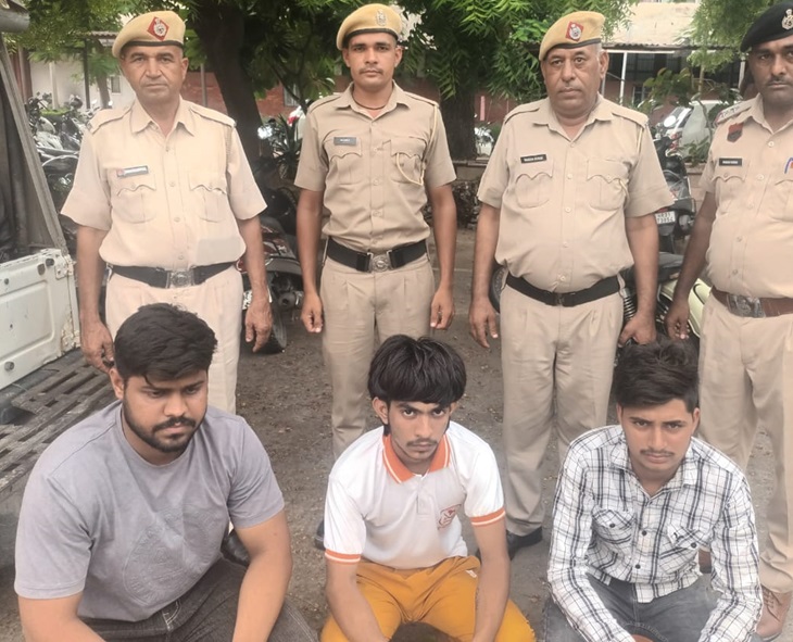 3 accused Ravi, Sahil, Vishal. Sahil (from right) was an artisan of Jeweler Anil.