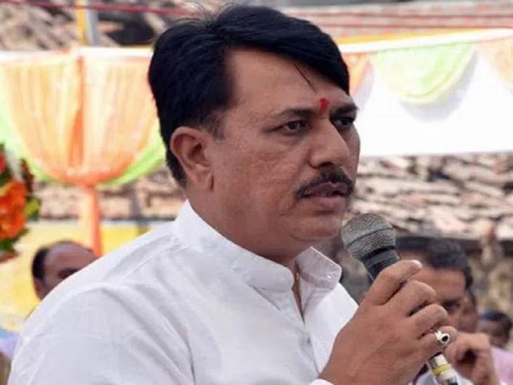 अमित चावडा ओबीसी और तुषार चौधरी आदिवासी चेहरा हैं।