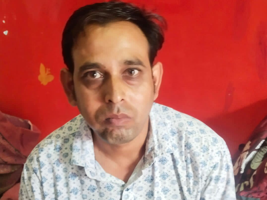 टीचर का ट्रांसफर रुकवाने शिक्षक ने 2 लाख की रिश्वत की मांग की