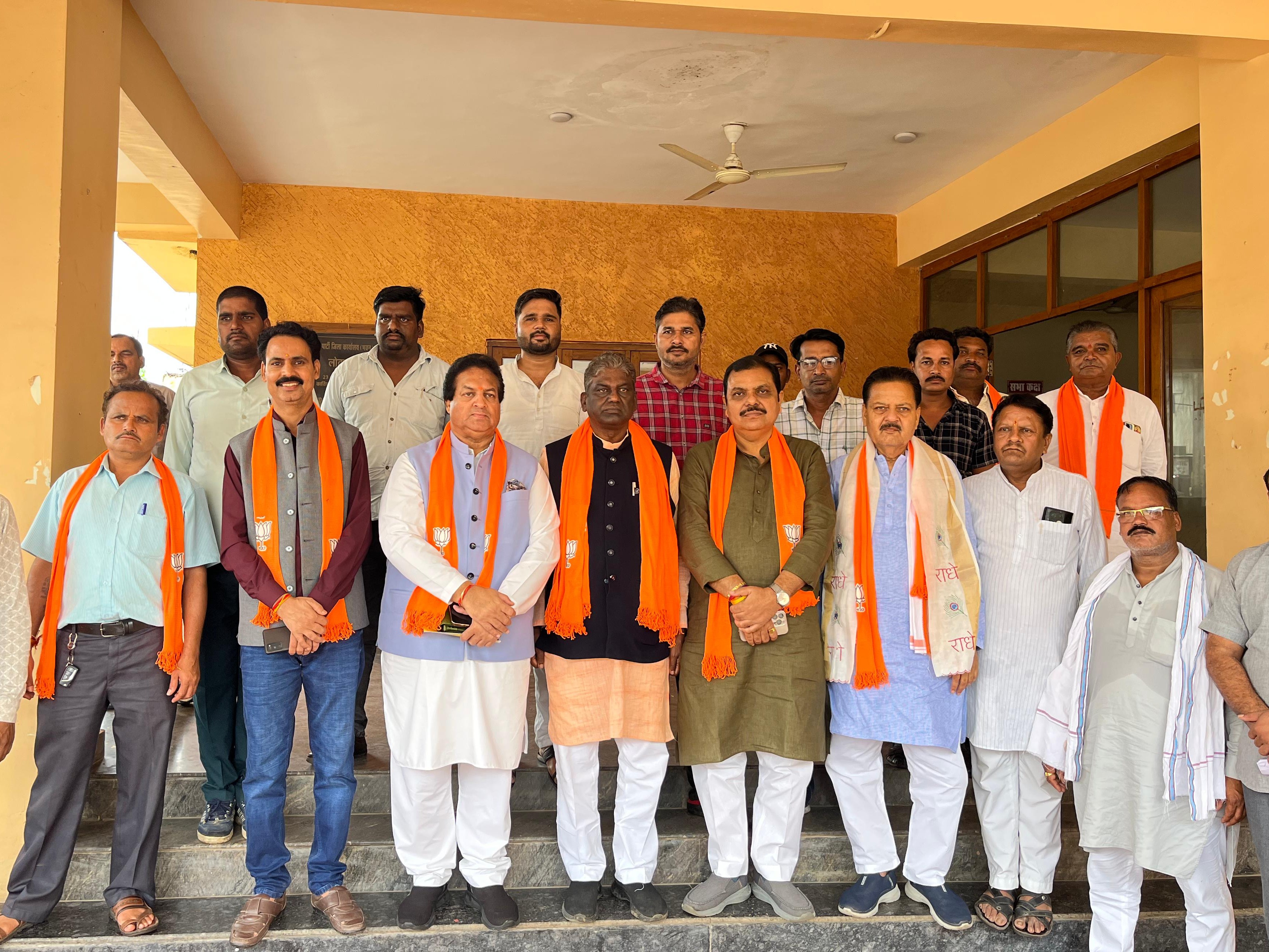 बैठक में भाजपा जिलाध्यक्ष, सांची विधायक, भोजपुर विधायक समेत कई नेता शामिल हुए।