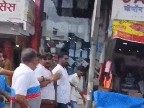 স্টোরের বীটের পরে, এমএনইএসের রেস্তোঁরা এটিকে একসাথে পরিণত করেছে।