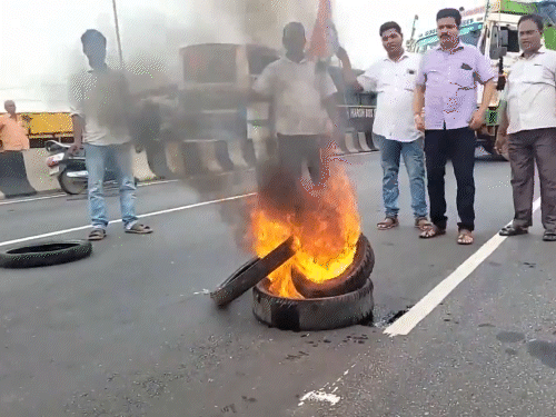 ভদ্রাক জেলার চেন্নাই টায়ার-কলকাতায় পরিষ্কার বিরোধীরা।