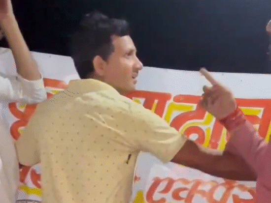 ढाबा संचालक ने डरते हुए बोर्ड को निकाल दिया।
