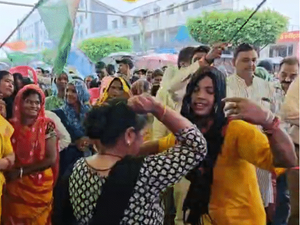 In Minal Residency, cleanliness friends celebrated between drums and drums.