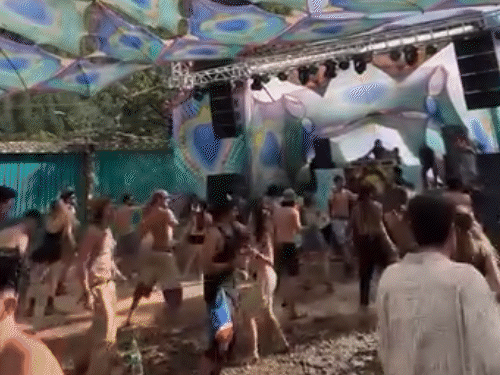 हिमाचलमध्ये इस्रायली पर्यटकांचे अश्लील नृत्य: उच्च न्यायालयाने सरकारकडून उत्तर मागितले; पोलिसांनी सांगितले - प्रशासनाच्या परवानगीने हॉटेल्स उघडे कसोलमध्ये पार्टी करताना परदेशी पर्यटक.