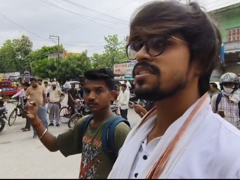 आलोक सिंह ने बताया कि 10 दिन पहले ही स्कूटी खरीदी थी।