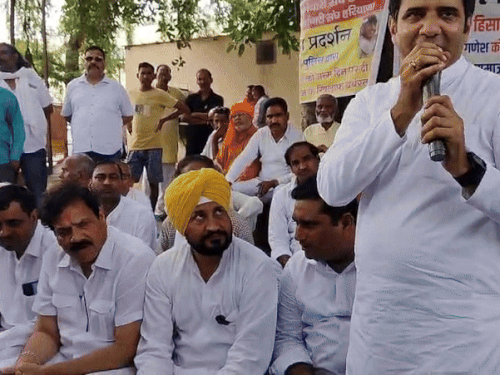 A day earlier, Punjab Congress MP and former CM Charanjit Singh reached Channi on the dharna.
