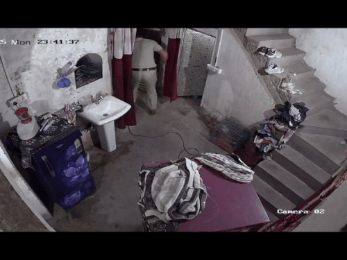 After this, the policeman snatched a sharp weapon from the youth and came inside the house.
