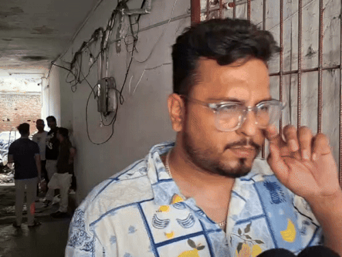 पिता गुरप्रीत जानकारी देते हुए।