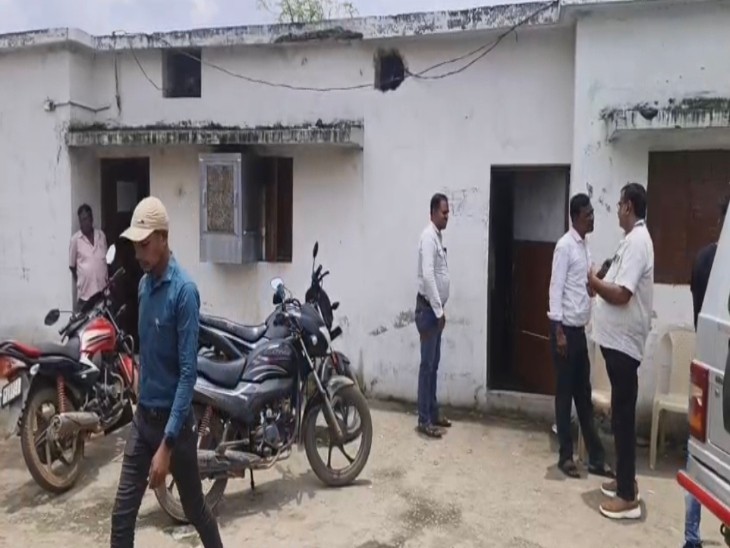 पटवारी कार्यालय जांजगीर में तैनात बालमुकुंद राठौर ने रिश्वत ली।