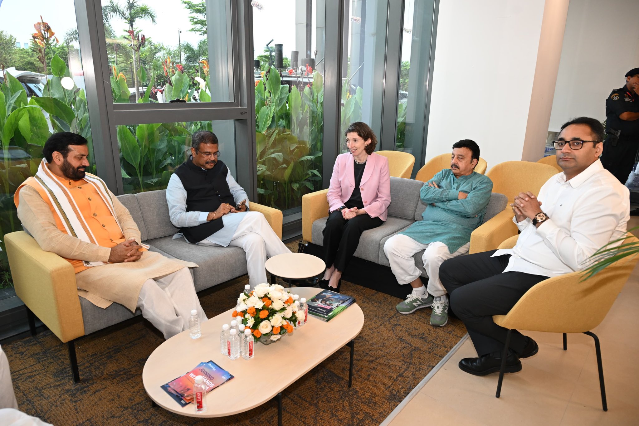 Chief Minister Naib Saini interacting with the Union Education Minister at Southampton University, England in Sector 59, Gurugram.