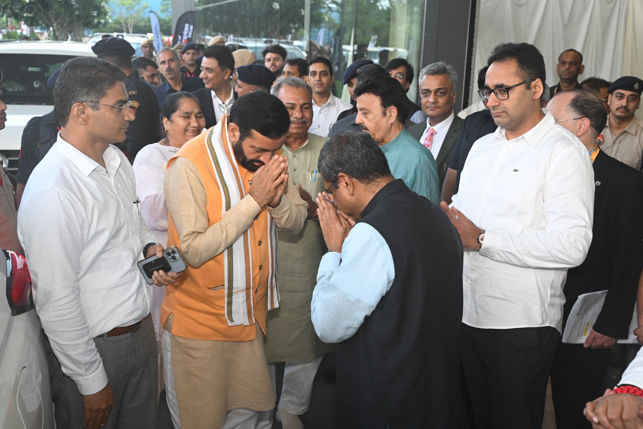 Such Union Minister Dharmendra Pradhan and Chief Minister Naib Saini were greeted at the inauguration of Southampton University in England in Sector 59 of Gurugram.