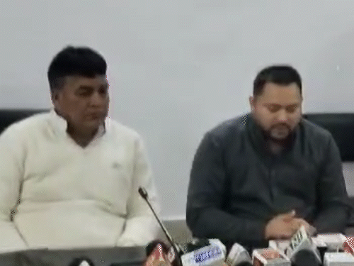 तेजस्वी यादव कार्यकर्ता संवाद यात्रा पर बक्सर में इंडिया गठबंधन को लेकर बात की थी।