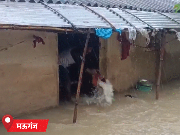 मऊगंज की निचली बस्तियों के मकानों में पानी भर गया।